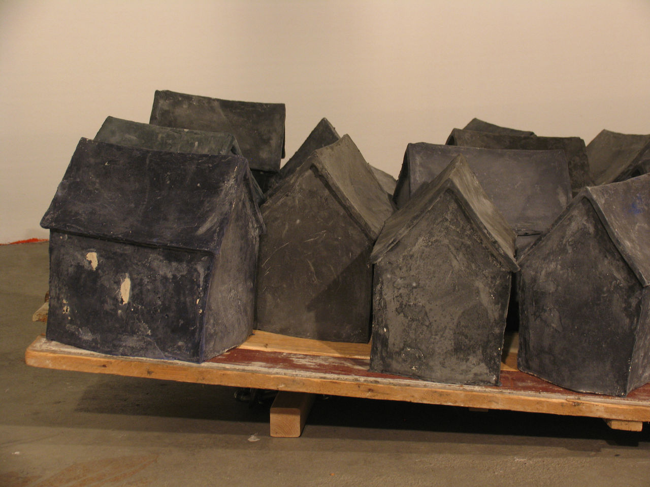 Photographic documentation of RYLLEGA Berlin ("Ich baue ein Haus auf dem Atlantik" by Gabriele Undine Meyer)